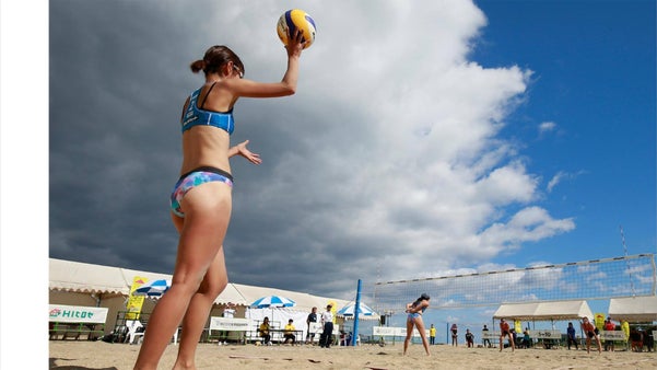 ヨゲンドリ Ｔシャツを着て、聴覚障がい者をデフリンピックに出場させよう。