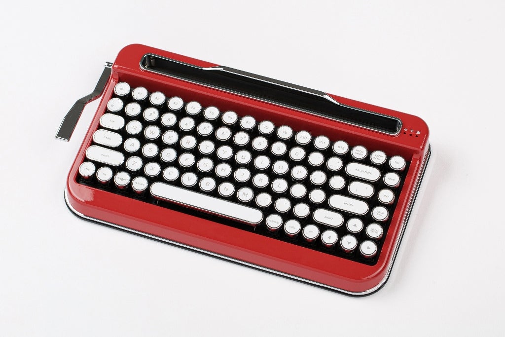 レトロなのにデジタル。タイプライター風ワイヤレスキーボード