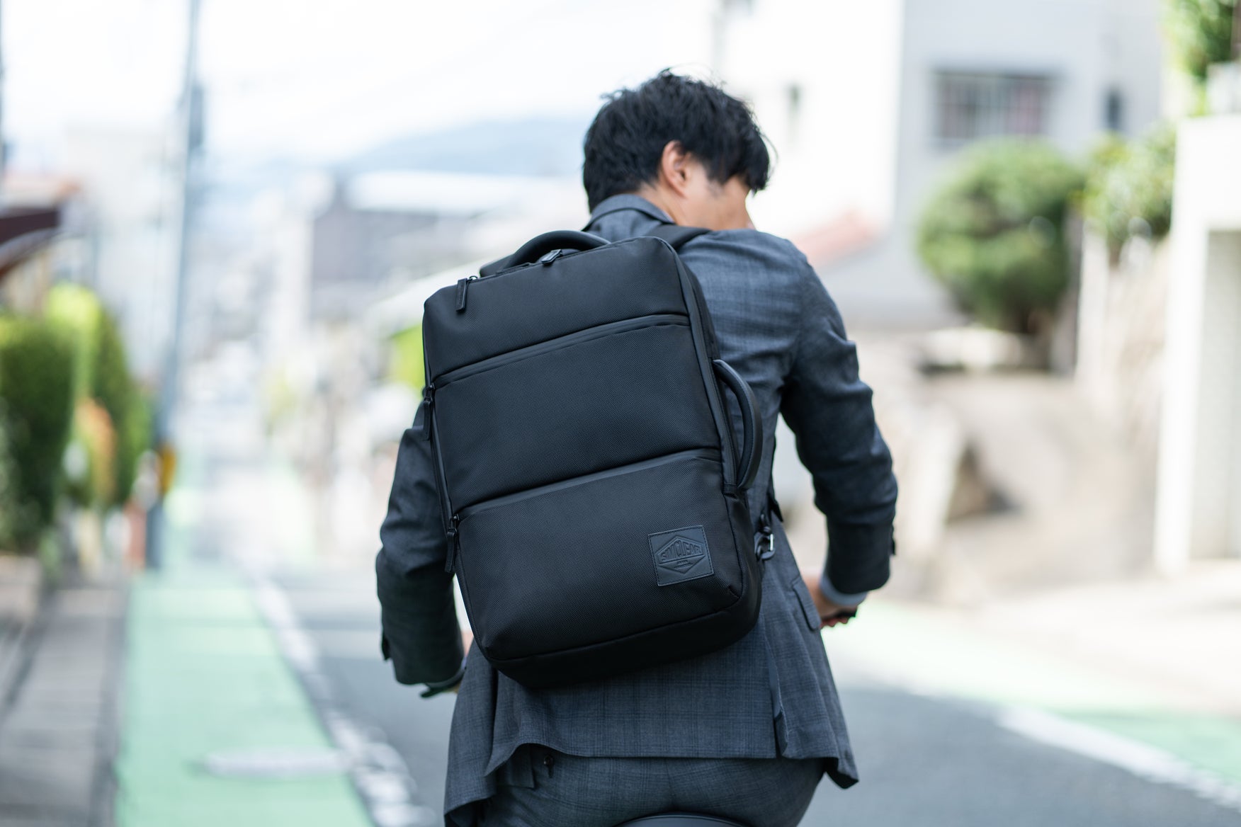 大容量を背負える】スーツ・革靴＋荷物をスッキリ収納！ビジネス仕様の