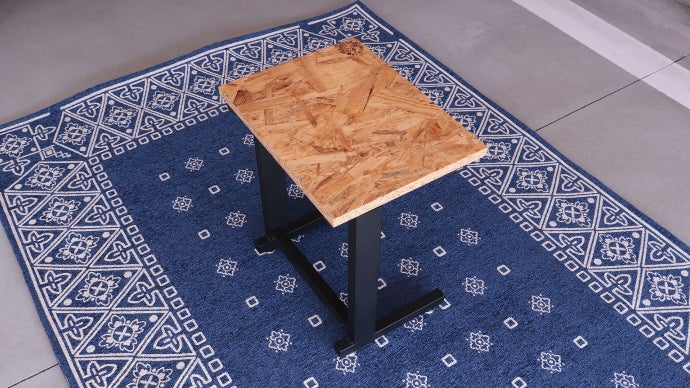 マッスルガレージ　テーブル ガレージを彩るOSBテーブルとローチェア「Hide Out Works」｜マクアケ