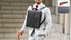 スリムで防水、電車内で邪魔にならない本革ダレスリュック