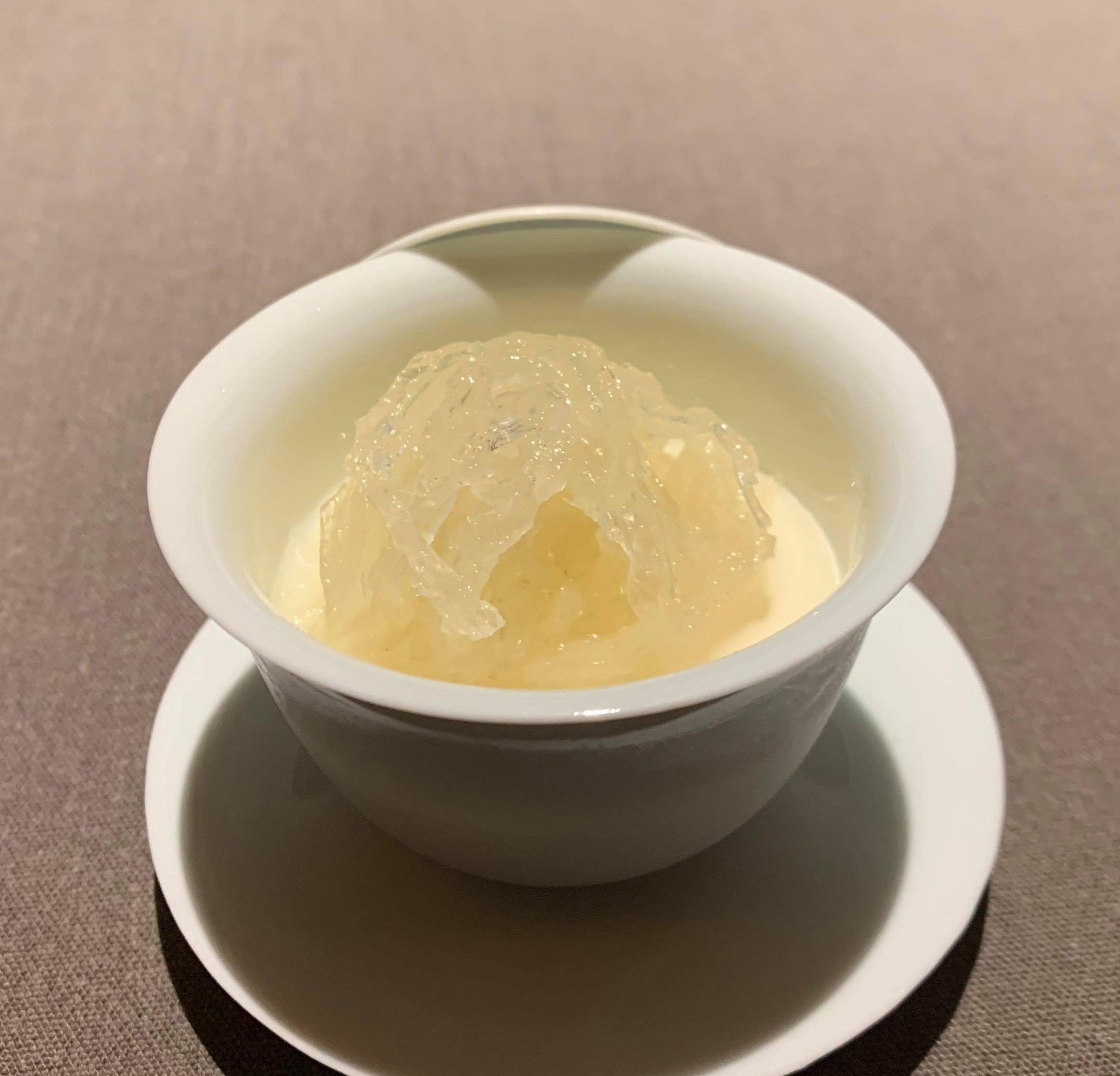 本物に出逢えたら奇跡！”できたて”天然アナツバメの巣まるごと瓶詰め