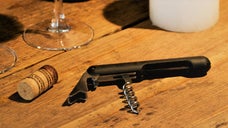 刃物の名産地「関市」発　握りやすさを追求した、手のひらに収まるソムリエナイフ