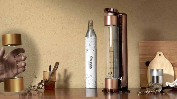 どこでも気軽に炭酸水を 自宅で作れる炭酸ドリンクメーカーe-soda drink