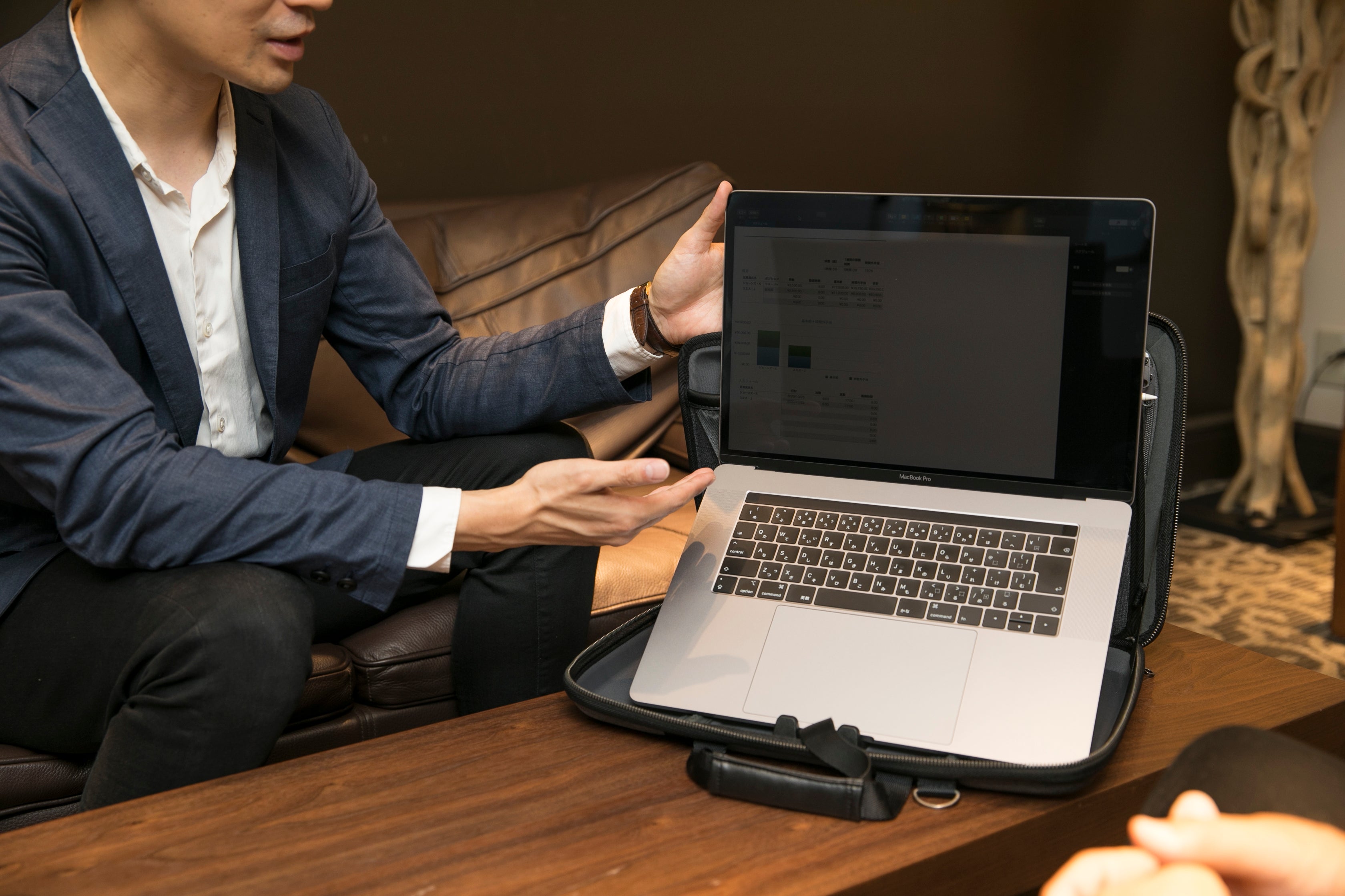 ノートPCケース Mobicase 1.5 NEWモデル】どこでも仕事したい人のためのノートPCバッグ