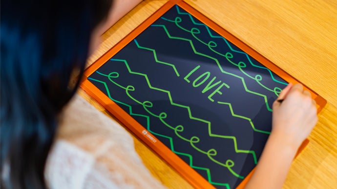 マーカー無しで書き消しできるEリキッドボード！繊細な書き味を実現！！