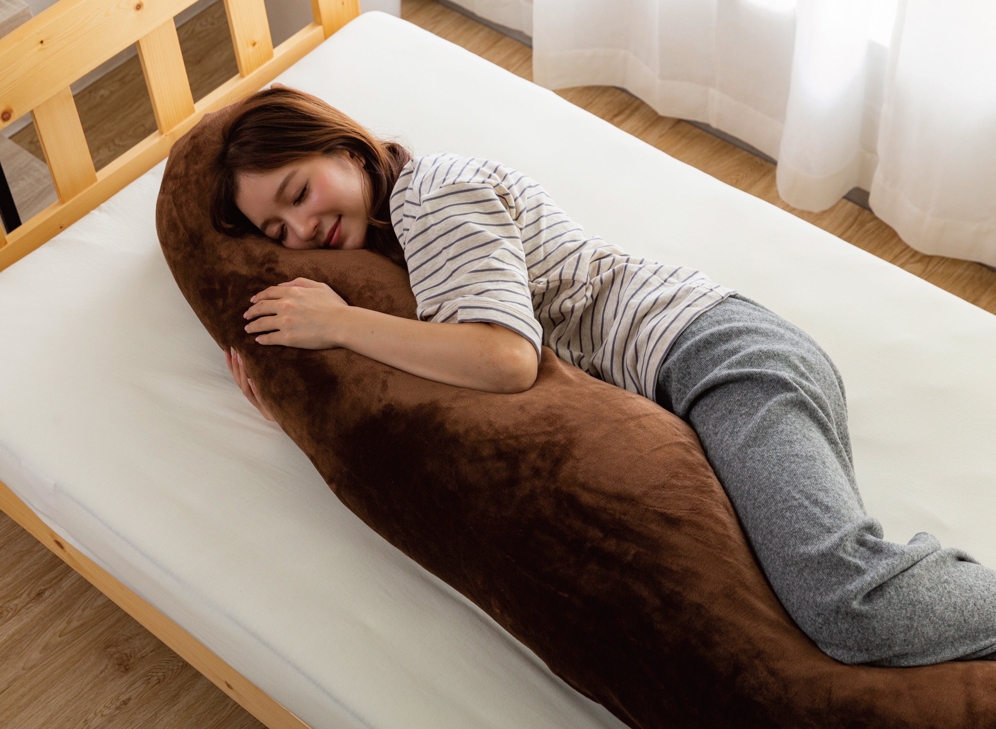 抱くと短時間で暖かくなる大きめ抱き枕｜COZMIX WARM 極暖抱き枕