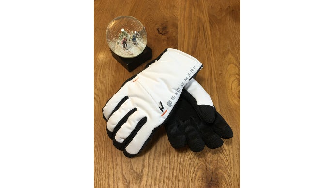 雨の日も、風の日も、雪の日だって活躍できる手袋！ ～スキー手袋