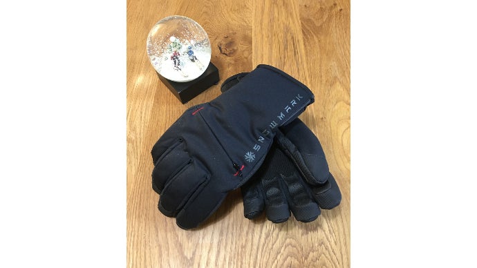 雨の日も、風の日も、雪の日だって活躍できる手袋！ ～スキー手袋