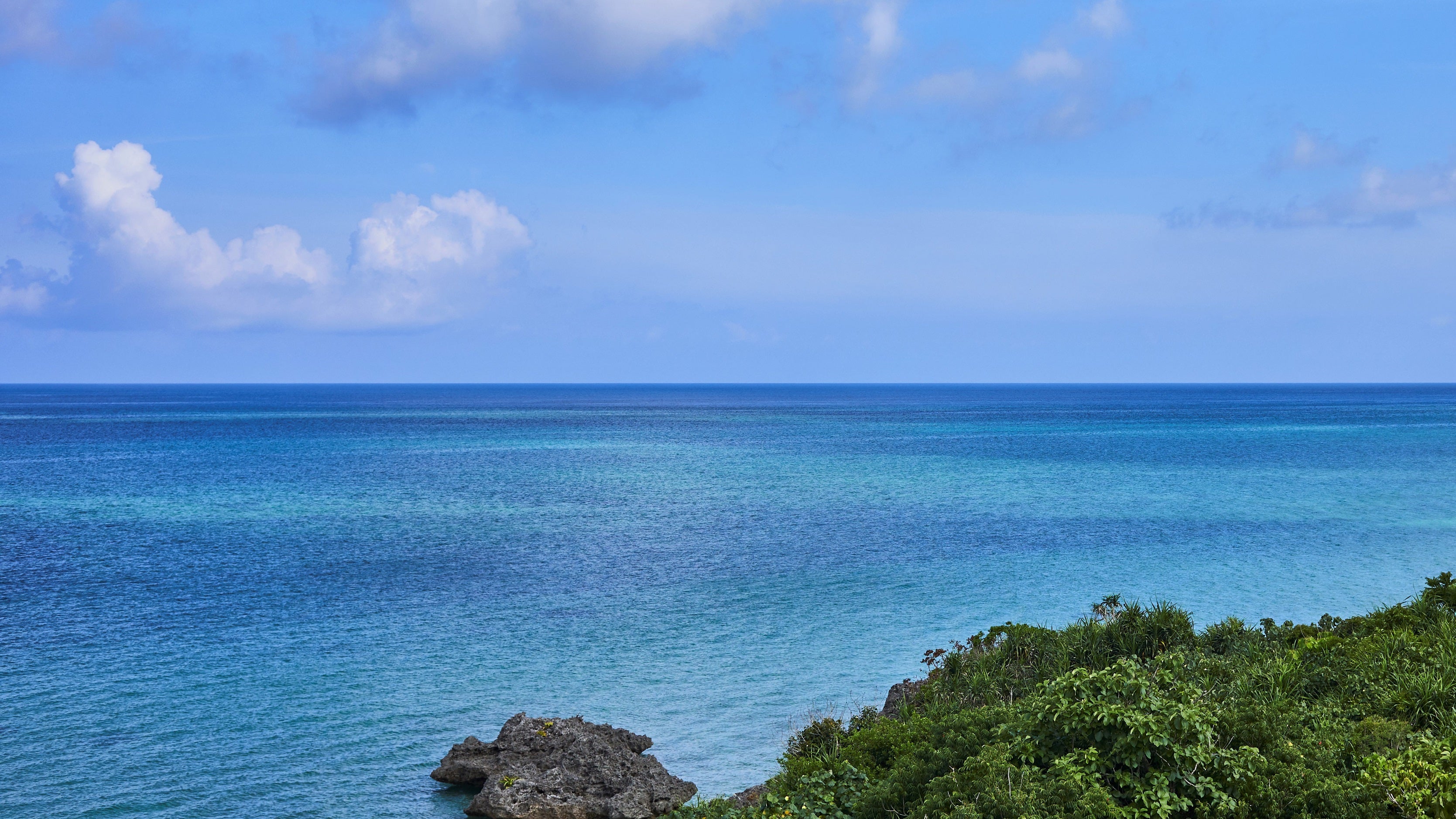 青い海、満天の星空、石垣島そのものが器に映し出される石垣焼を毎日の