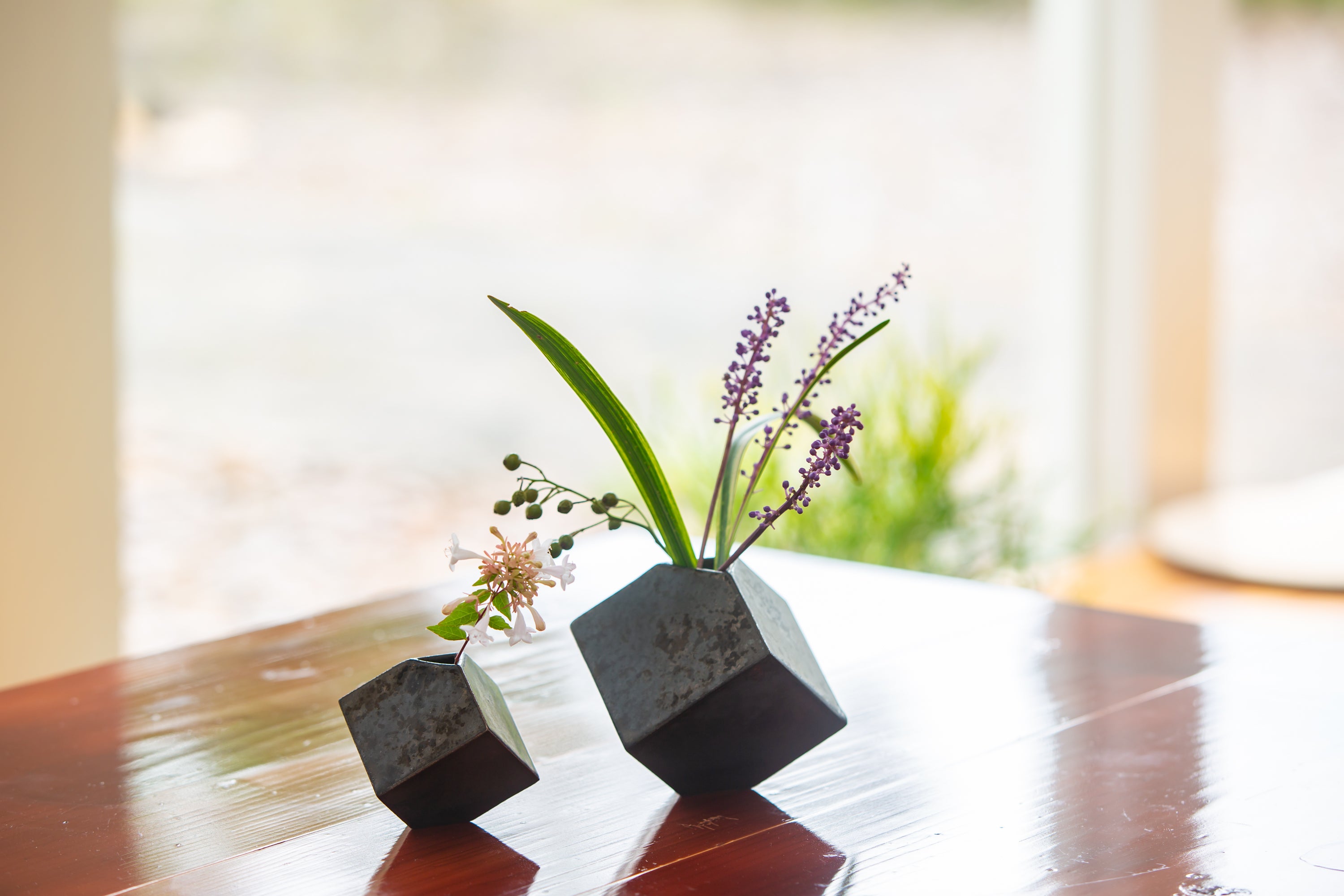 Makuake｜【有田焼】タタラの手づくり花器 