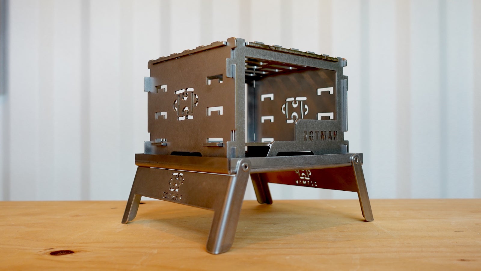 コンパクトなのに多機能！ココロをくすぐる焚き火台「Takibi-mini