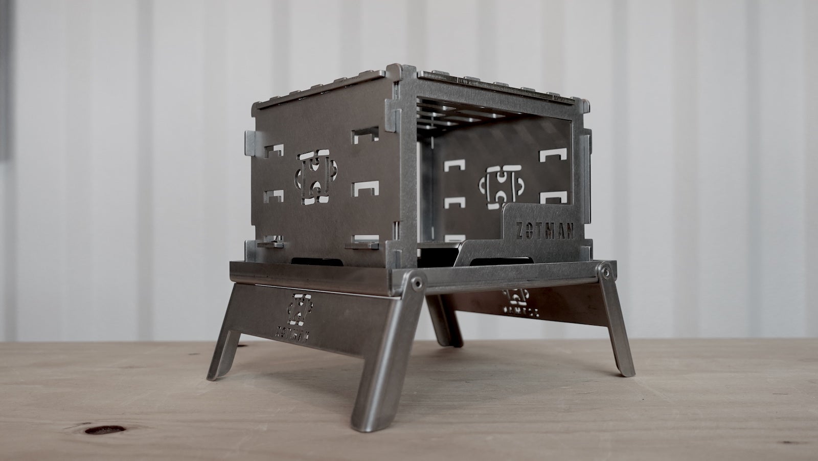 コンパクトなのに多機能！ココロをくすぐる焚き火台「Takibi-mini