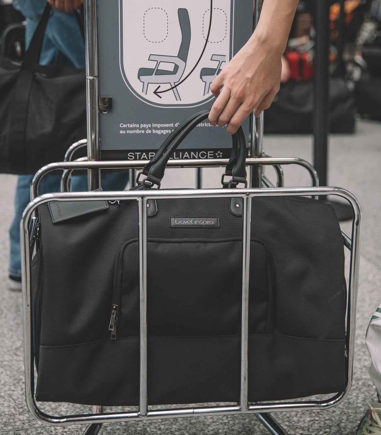 スーツやコートなどの長物から靴まで収納。トラベルバッグThe Wrap Bag