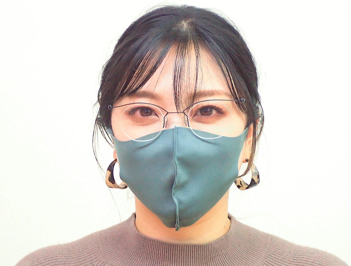 頭を包み込む新設計のβチタンフレームに、ブルーライトカットの度付き