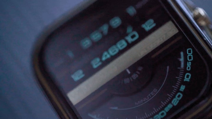 真新しい時間の見方！タコメーター付き自動巻き機械式腕時計