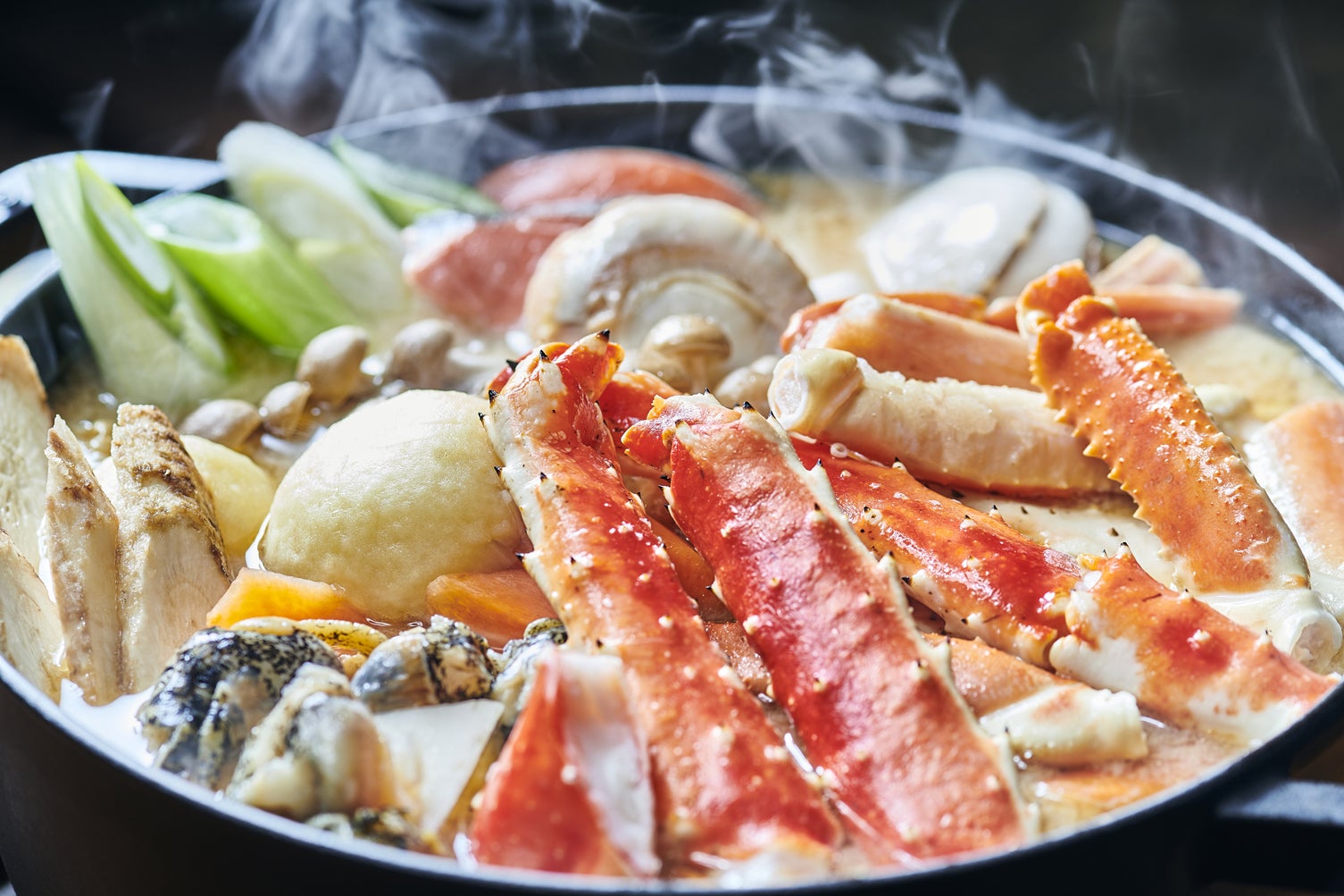 タラバ×ズワイ】キャンプ鍋を北の幸で贅沢に! アウトドア専用カニ鍋