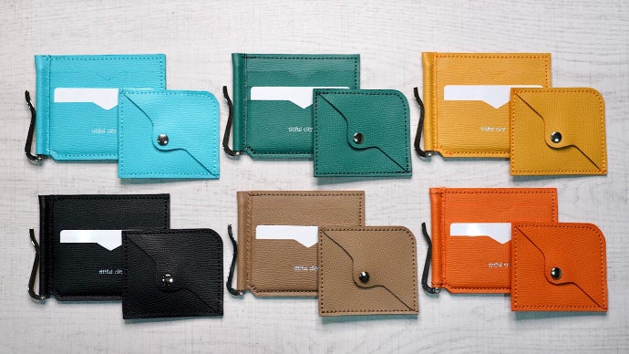 イタリアンレザー使用。わずか5ミリの薄さ！超軽量、超薄型