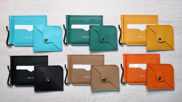 イタリアンレザー使用。わずか5ミリの薄さ！超軽量、超薄型