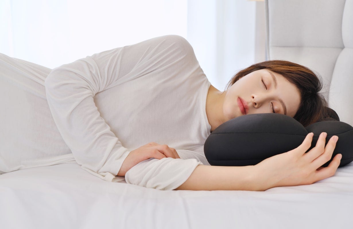 朝まで極楽。快適な寝心地と正しい姿勢で心地よく！新・立体枕