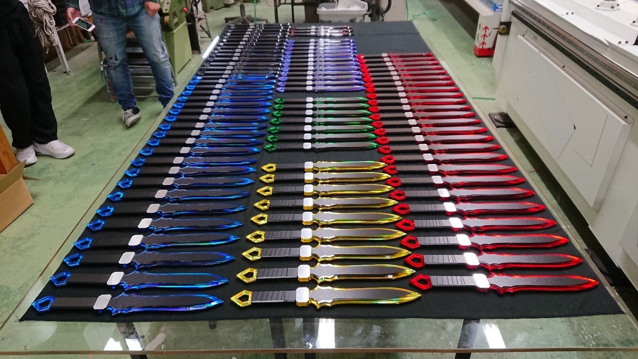 自社で剣を作りました！匠工芸から国産アクリルの剣をお届けする