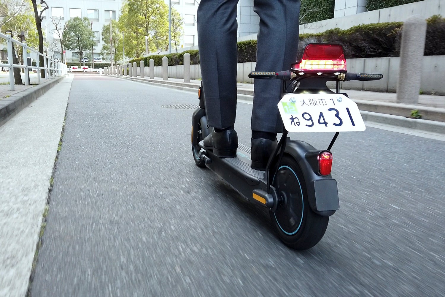 セグウェイ  インモーション 定価14万  全国郵送可能 セグウェイ発、公道対応モデル！移動が楽しくなる電動キックスクーター