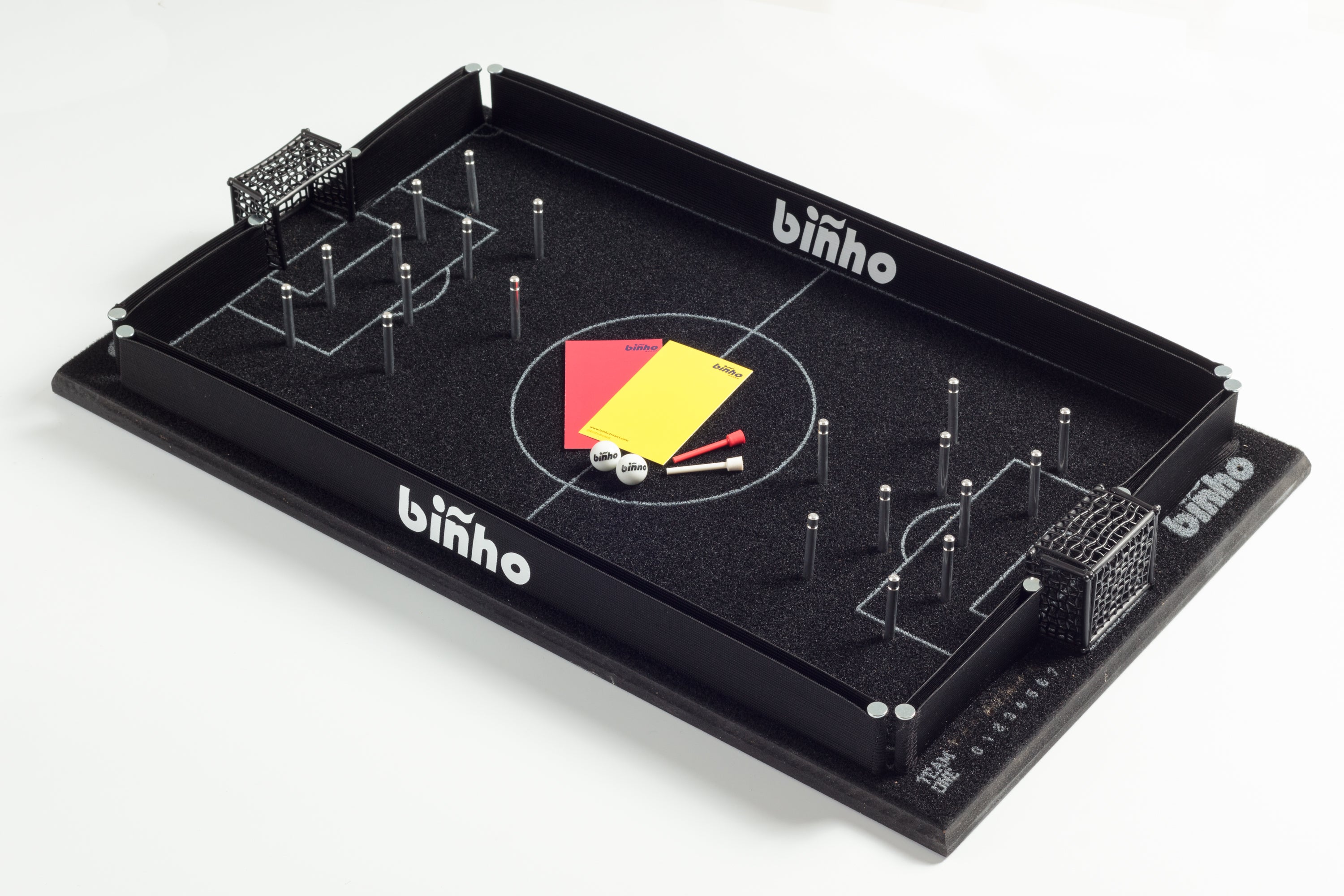 ビンホ　binho　ボードゲーム　サッカー 指先と頭脳で操る爽快ショット！サッカー×ビリヤードの楽しさが