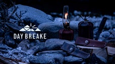 "無骨"を極める！使い込むほどに味わい深まるレザーアイテムでこだわりのキャンプを