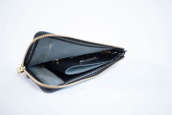 薄く、小さいのに大容量。なくさないフラグメントケース「poche