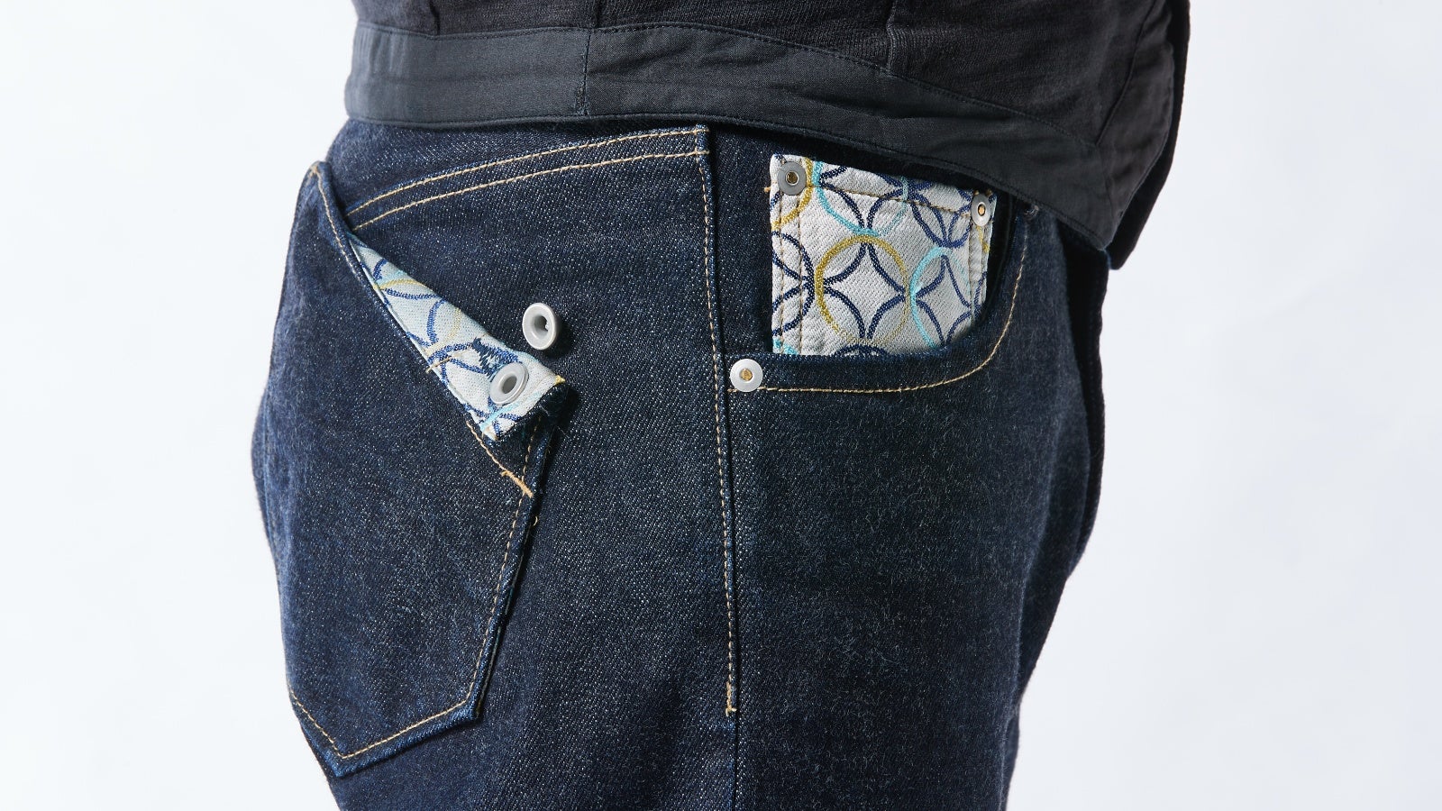 錦】和柄 花柄 ジーンズ デニム 西陣織り刺繍入り 着物生地 希少品 38