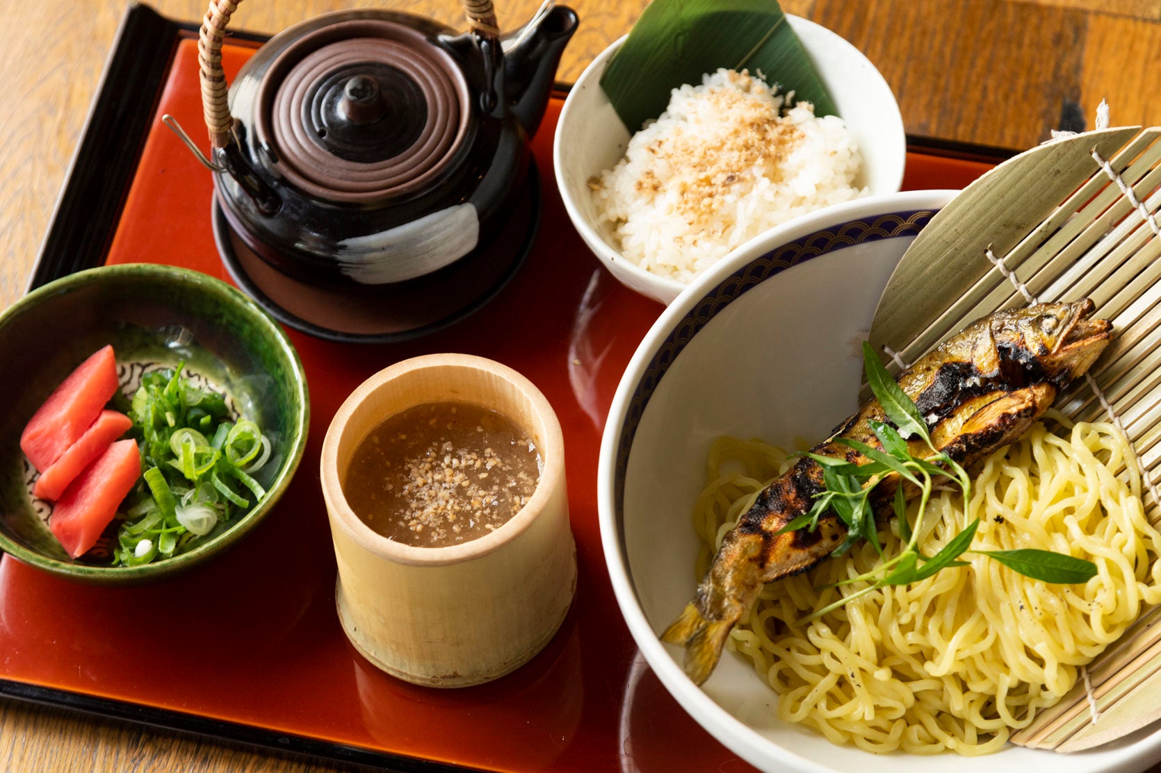 鮎を丸ゴトそのまま感じる二子玉川発祥の 鮎ラーメン - 日本の観光メディア