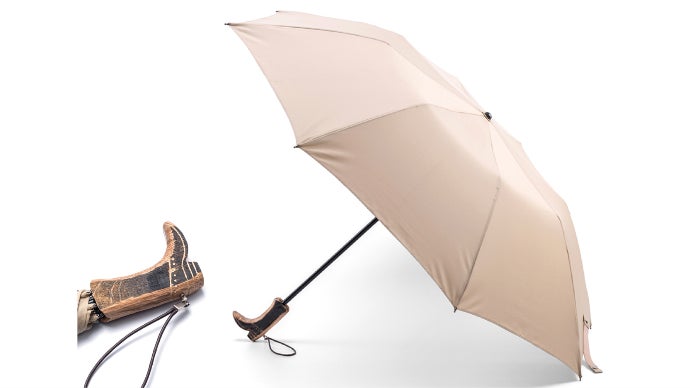 手彫りの持ち手に職人技が光る一点物！秩父蒸溜所の樽から生まれた晴雨