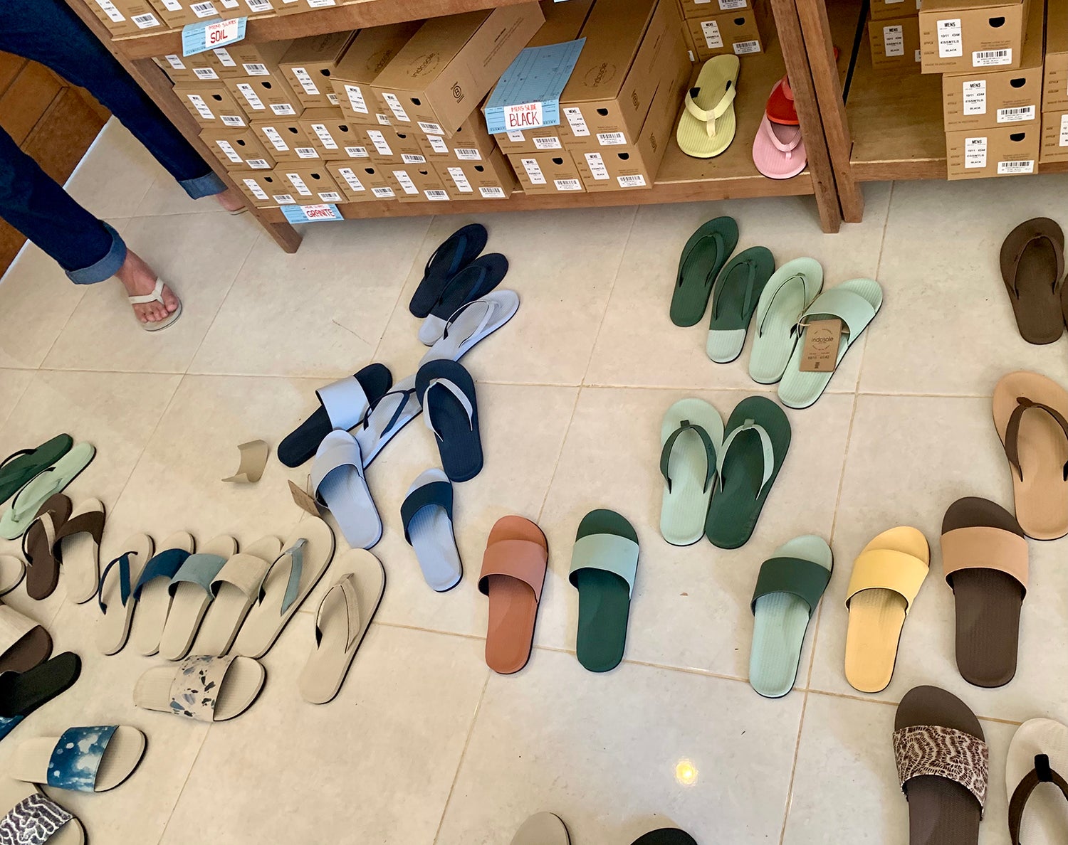 ラスト一足　ワラーチ ベアフット 廃タイヤ　ホーチミンサンダル　bedrock ベッドロック サンダル ケルンアドベンチャーサンダル BEDROCK Cairn