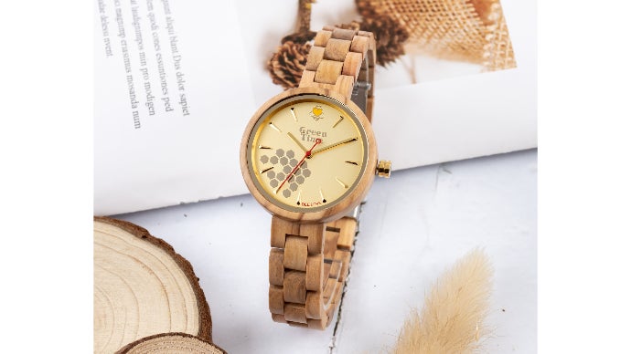 ミツバチが地球の未来を繋ぐ 木製腕時計グリーンタイムのBee Project