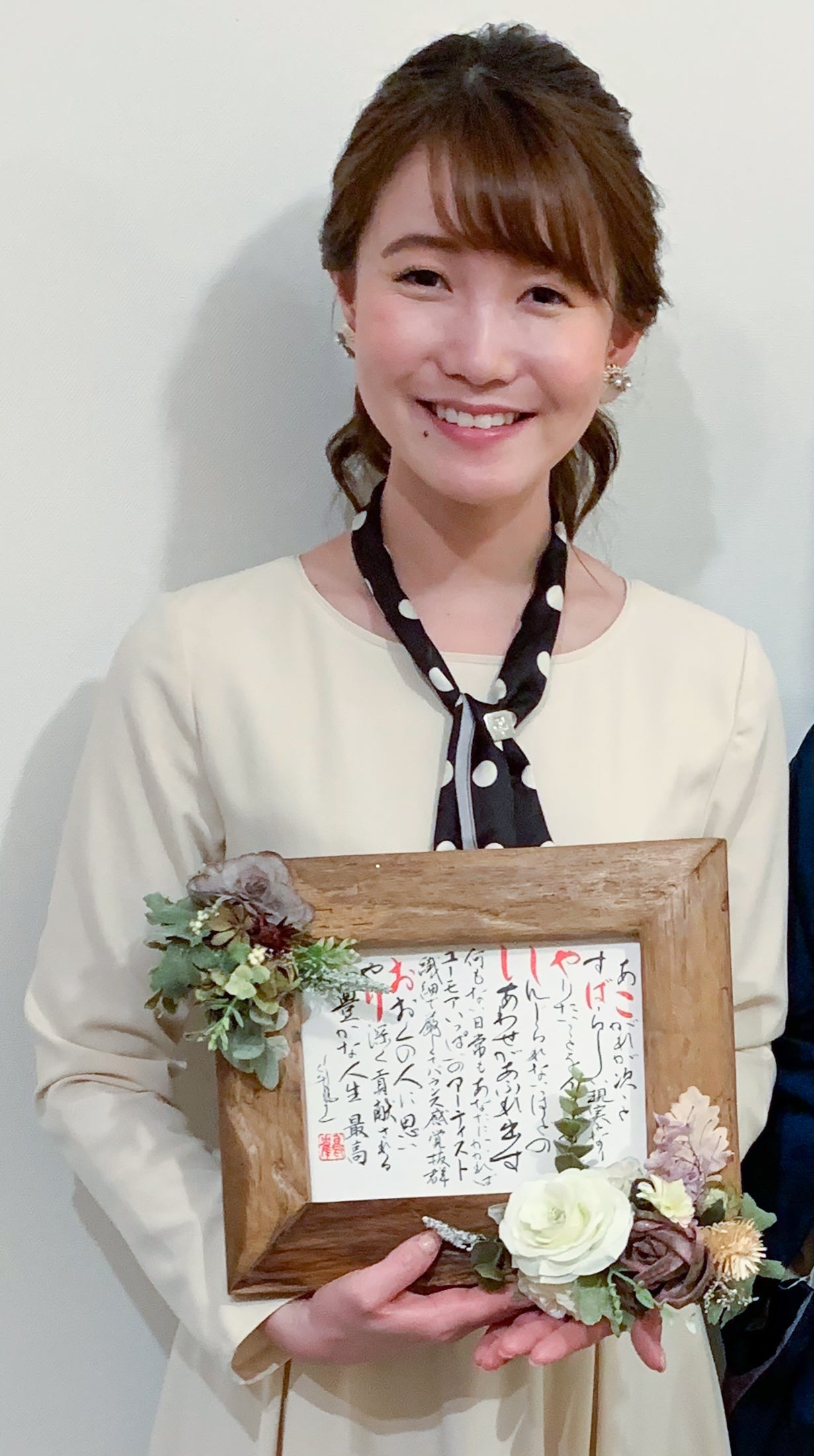 世界遺産の屋久杉の扇子。書道家があなたの名前を詩にした書をしたため