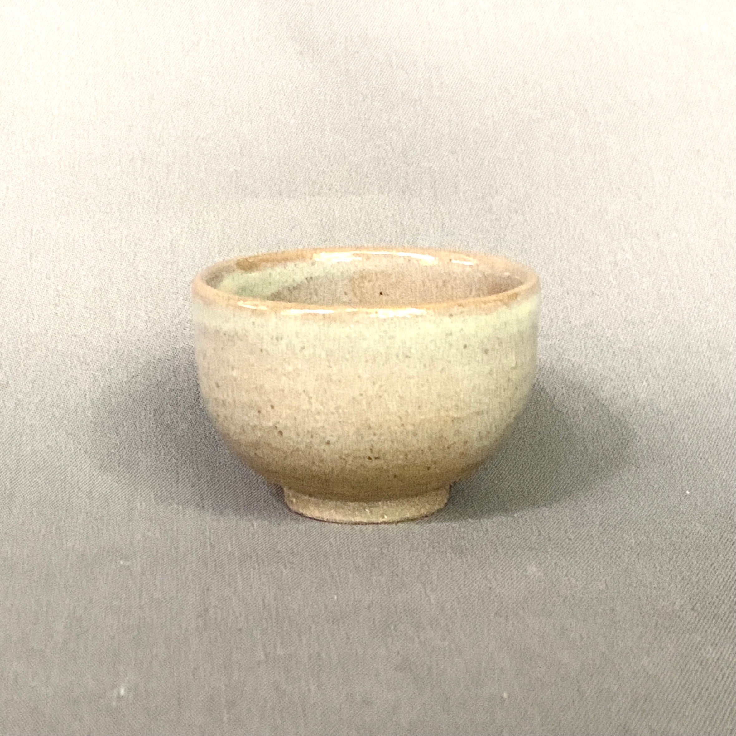 420年続く初代八山直系の高取焼宗家。茅葺き屋根を葺き替え新しい釉薬