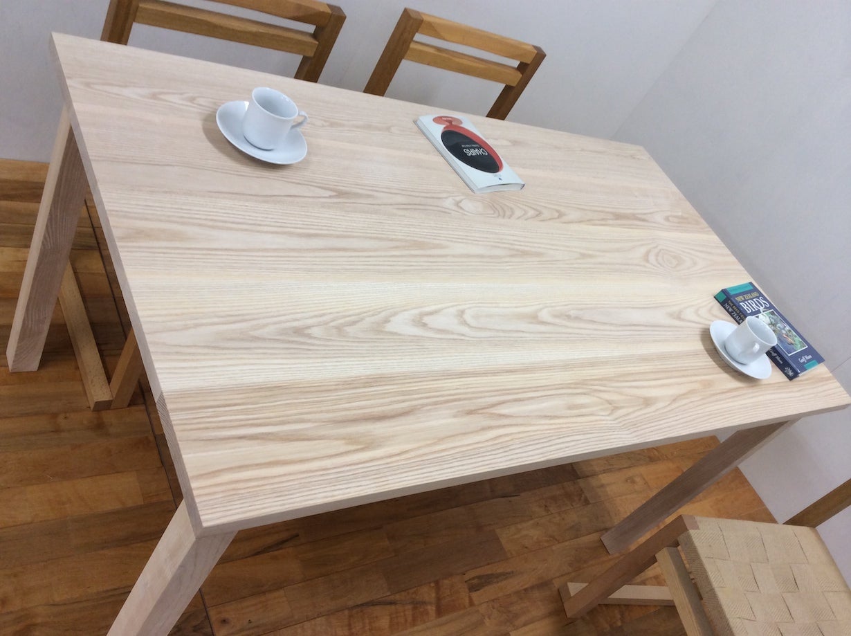 Made of all無垢材】家族と作り育てる、一生モノのダイニングテーブル