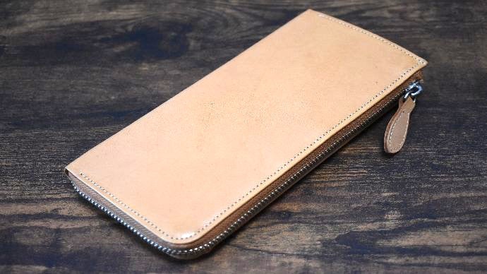 剛健財布のパイオニア 革蛸がこだわる L型ラウンドジッパー。名