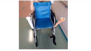 車椅子生活に遊びと楽しさをブレーキ補助具とカバー（犬タイプと猫タイプ）