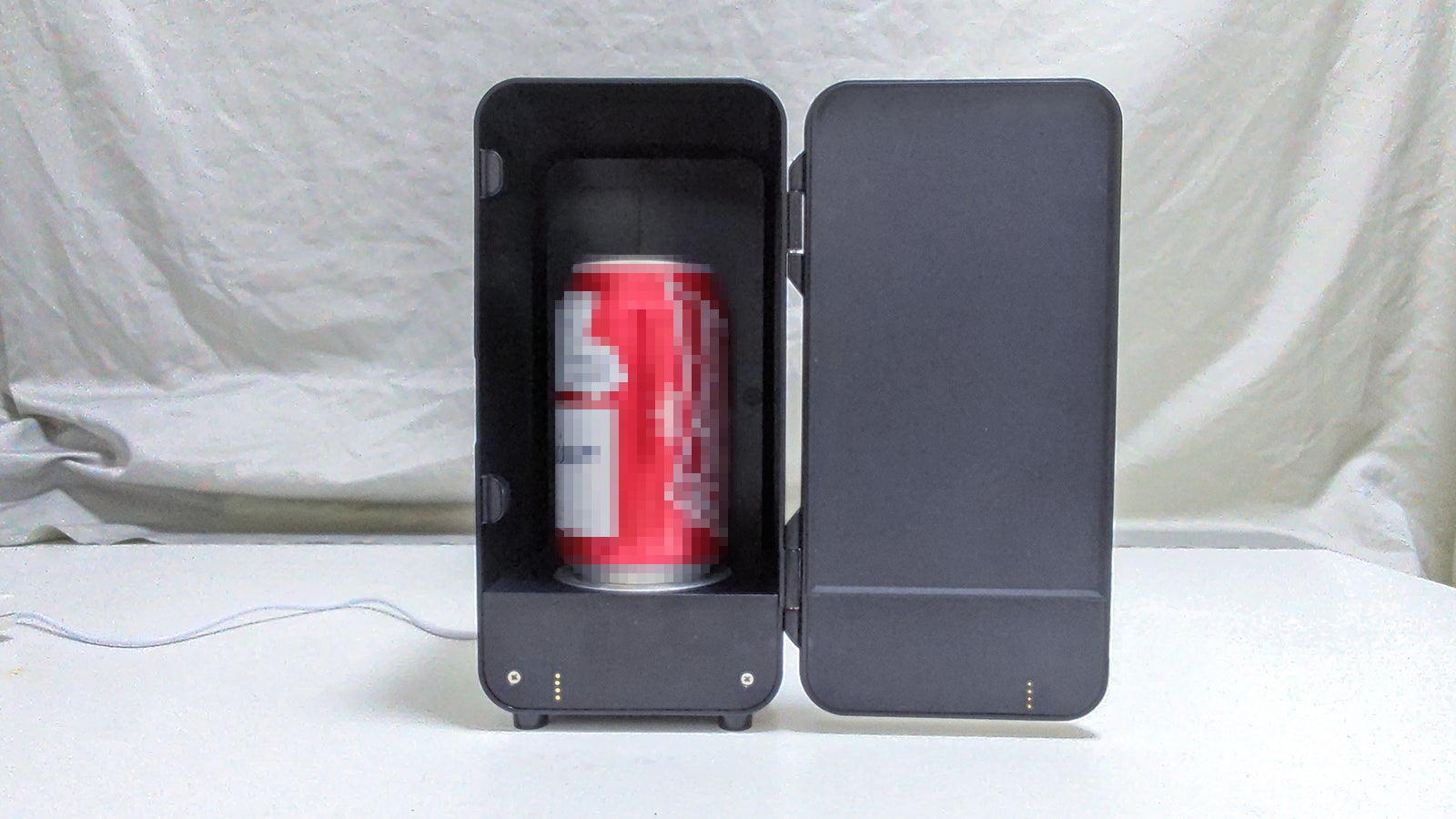 冷蔵・保温1台2役！カスタマイズ可能なスクリーン付きの超小型冷温庫