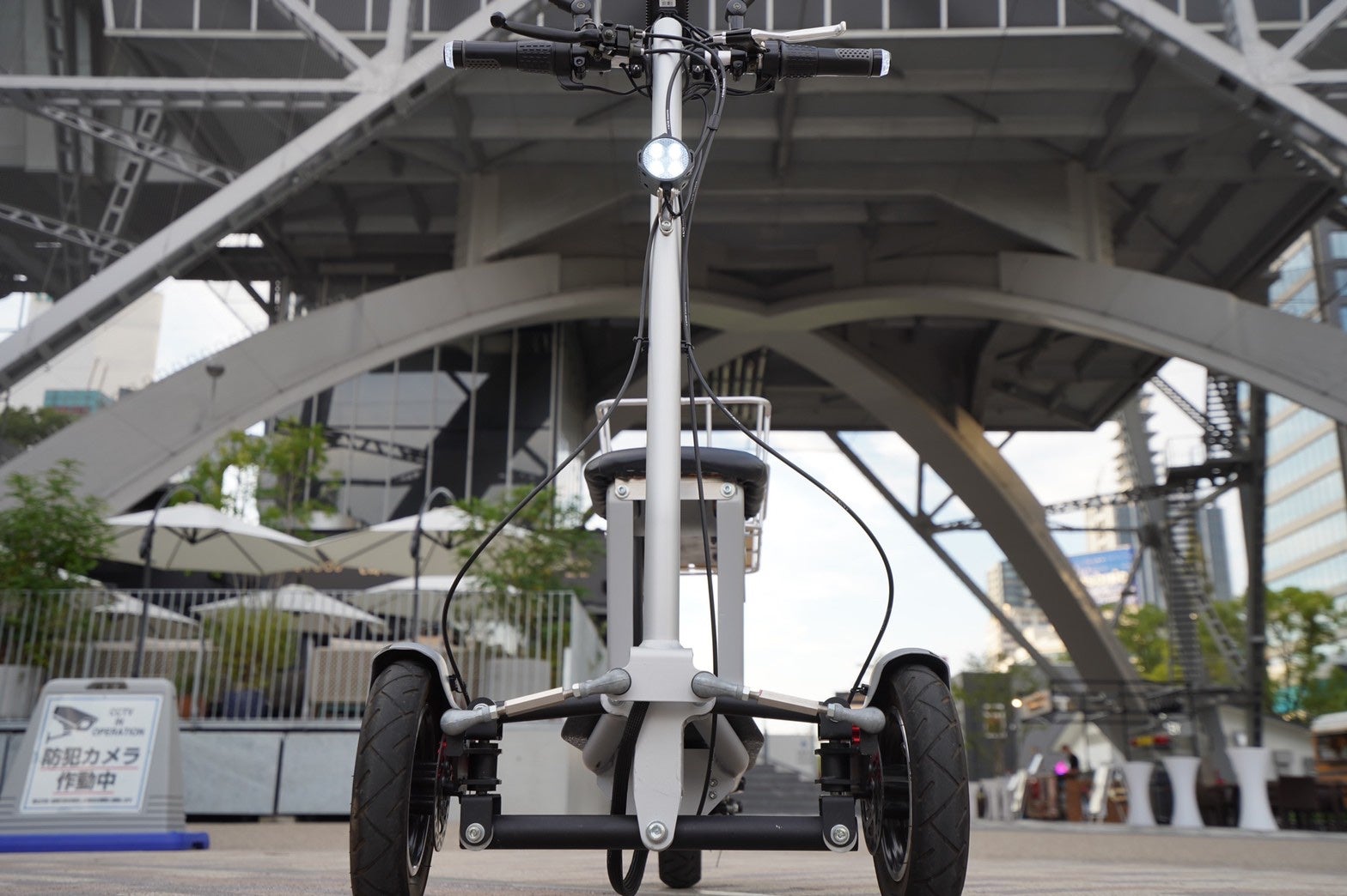 鈴鹿生産の国産モビリティ。走りを楽しめる超軽量スポーツ電動バイク