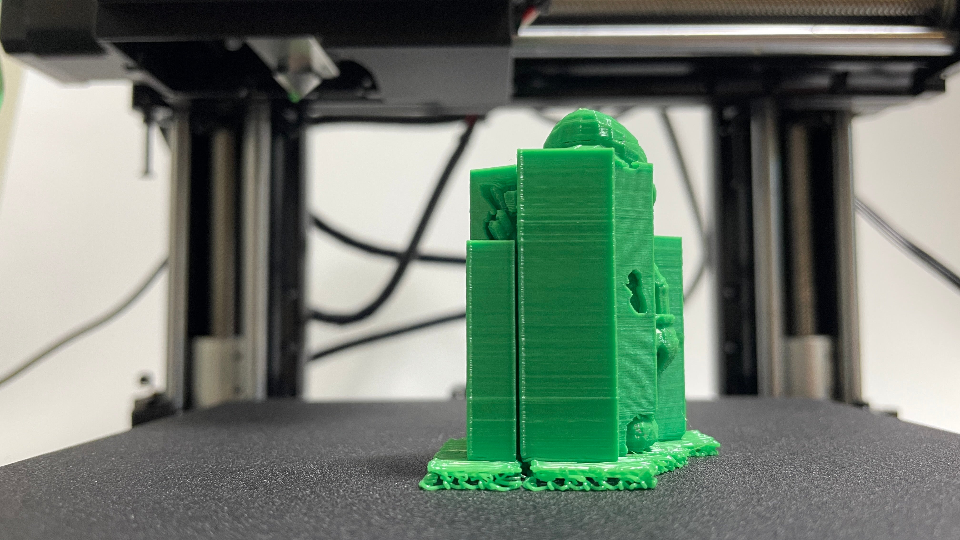 1台で3Dプリントとレーザー彫刻を実現する、高機能3Dプリンターが日本