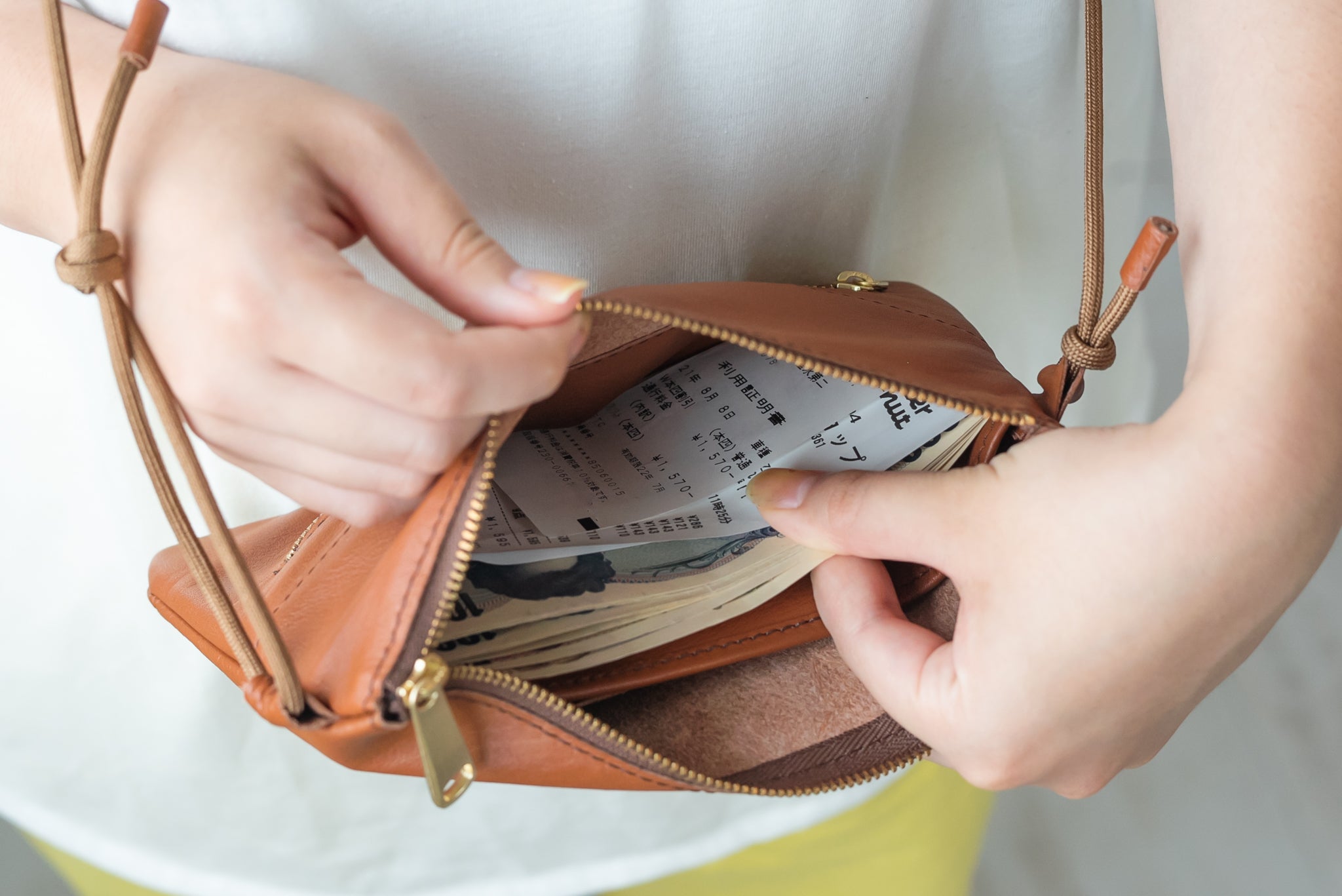 ズボラサコッシュ 本革×洗濯】紙幣と硬貨を自動で仕分ける「ズボラサコッシュ-洗える本革