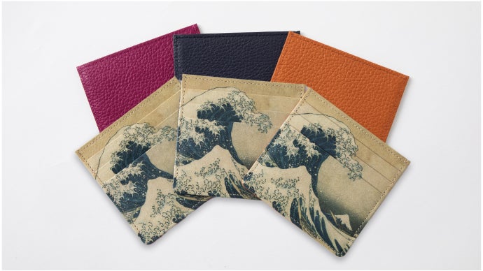 財布の裏側に葛飾北斎の名画！ 緻密な職人技が光る「粋 HOKUSAI」新
