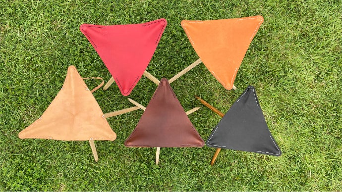 アウトドアで大活躍。畳むと一本の棒になる、天然木と本革の手作り