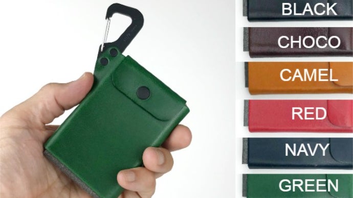 新品三角カラビナ+ポール付「ほぼ未使用保証書付」マックワン　グラスカーキL 下げる、繋ぐ、身に着ける！カラビナと革の一体感ポップアップする