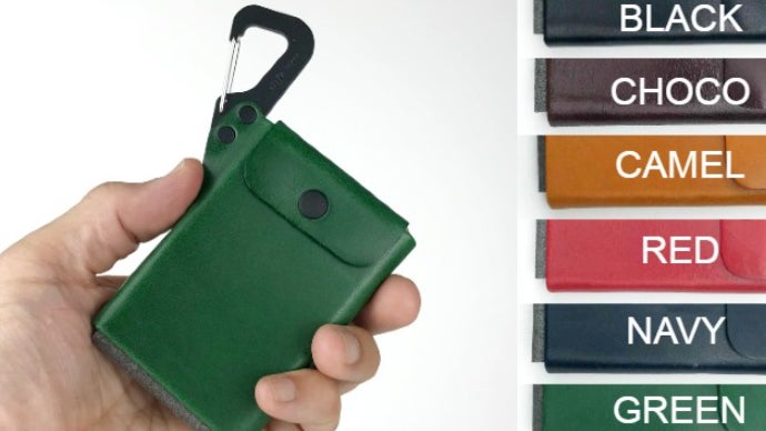 下げる、繋ぐ、身に着ける！カラビナと革の一体感ポップアップする