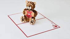 日本の切り絵が3Ｄアートに！　「ラブポップカード」で大切な思いをあの人に