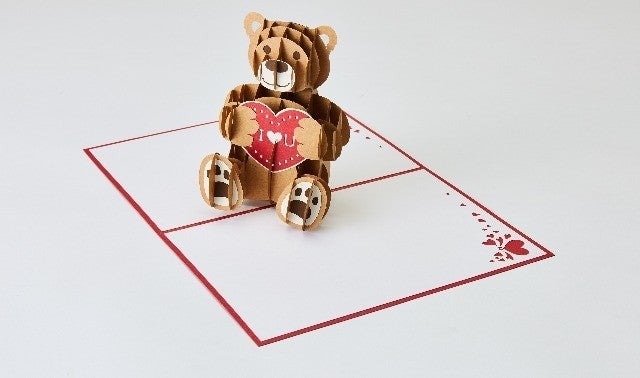 日本の切り絵が3Dアートに！ 「ラブポップカード」で大切な思いをあの