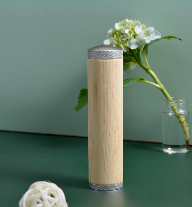 火山石で香り漂う！自然と溶け込む天然木の『電気アロマディフューザー